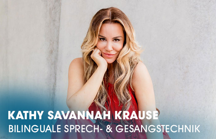 Die Dozentin Kathy Savannah Krause lehrt an der Artrium Schauspielschule Hamburg das Fach Bilinguale Sprechtechnik / Gesangstechnik
